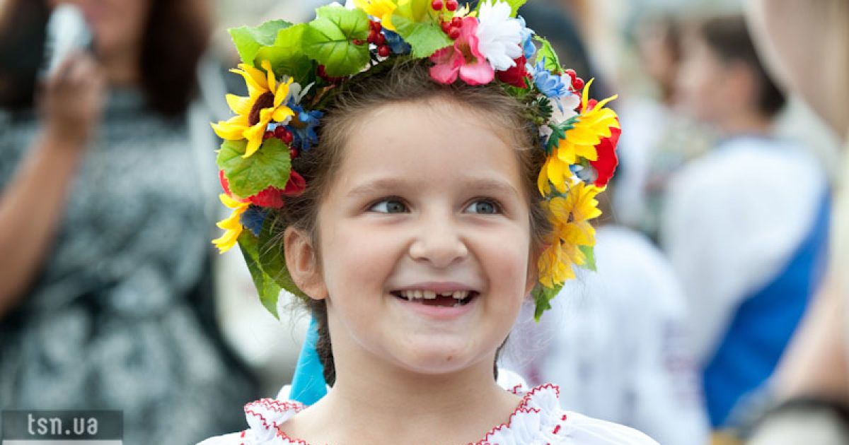 На Європейській площі в Києві з нагоди 20-річчя Незалежності України відбувся парад вишиванок.
