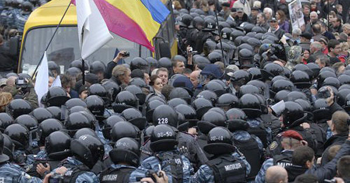 Сутички з "Беркутом" біля Печерського суду_2 / © УНІАН