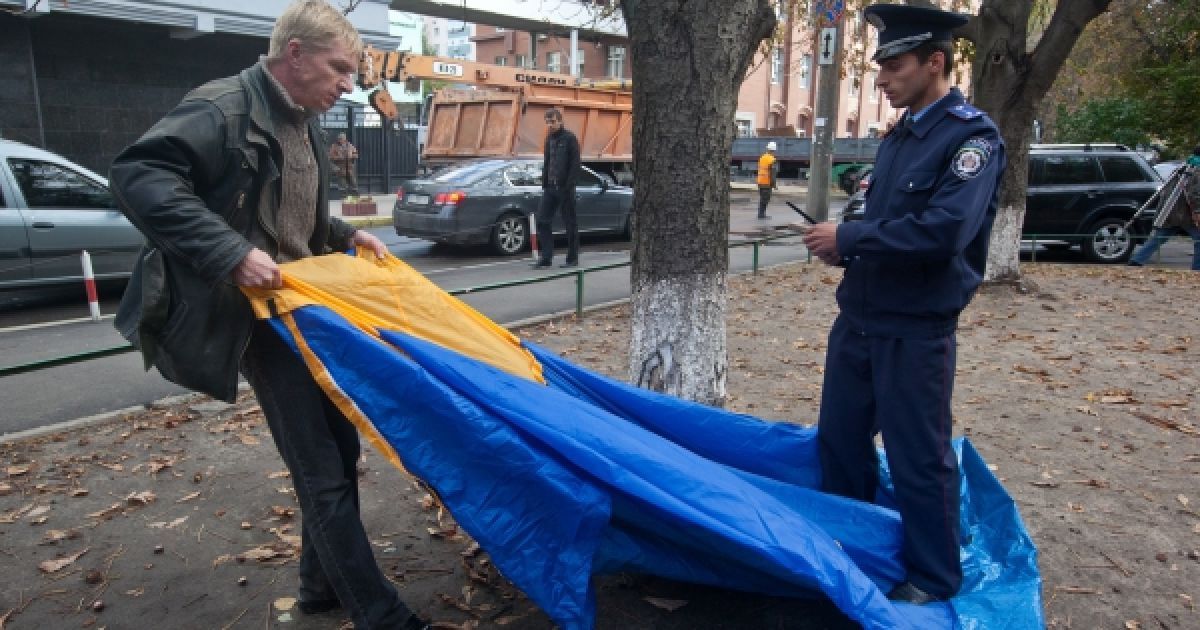 Учасникам безстрокової акції протесту не вдалось встановити наметове містечко біля Генпрокуратури.