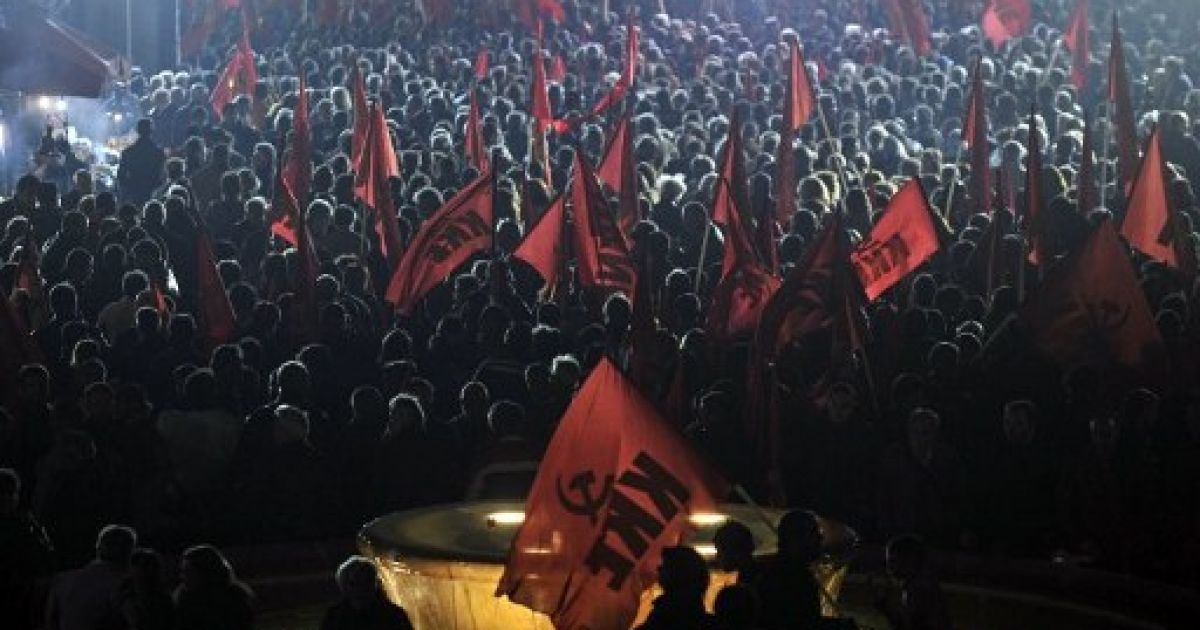 Греція, Афіни. Грецькі комуністи провели акцію протесту перед парламентом в Афінах, на якій виступив їхній лідер Алека Папріга. / © AFP