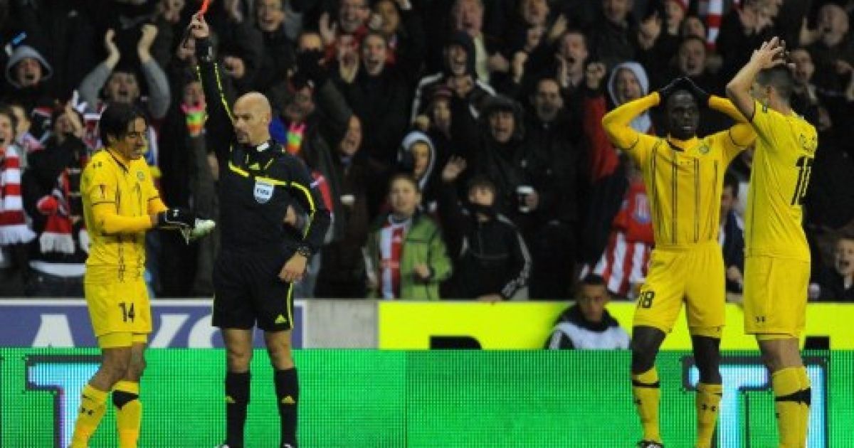 Йоав Зів зафутболив бутсою у лайнсмена