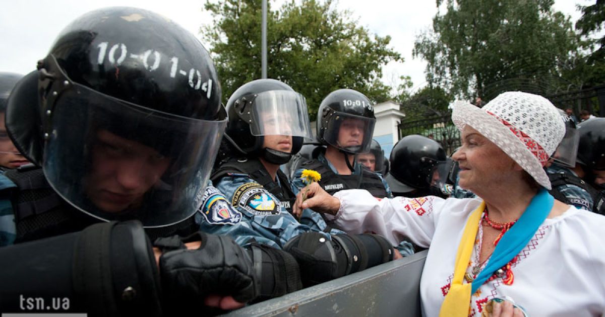 Більше тисячі людей взяли участь в мітингу опозиції з нагоди Дня незалежності України