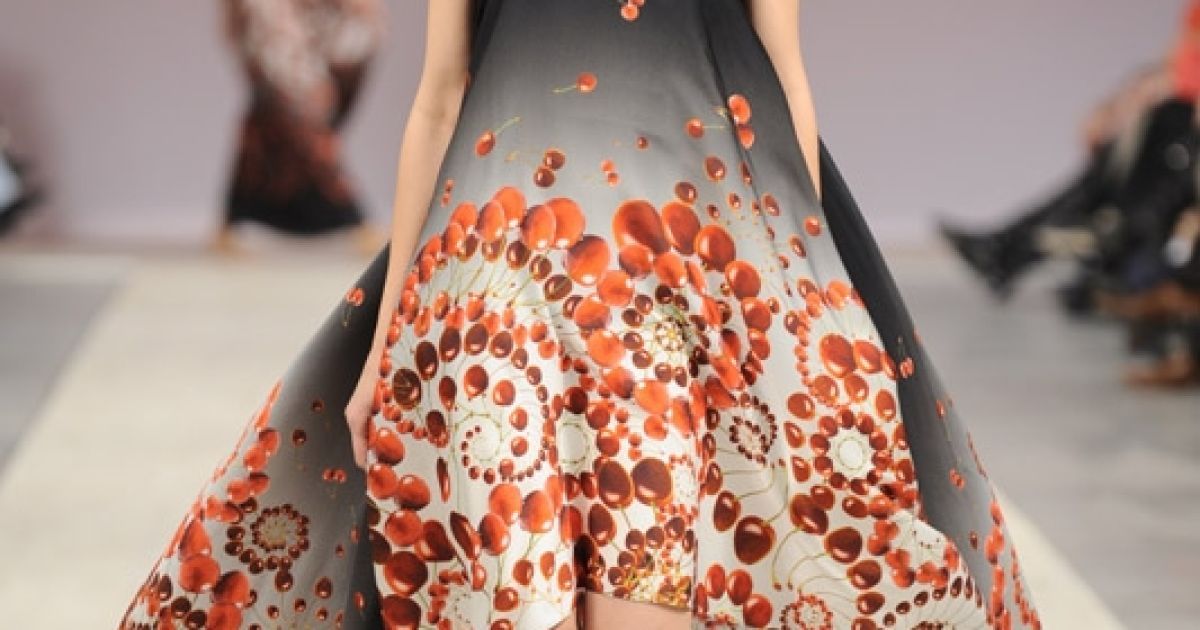 Лобанова підкупила своїми дивакуватими капелюшками / © fashionweek.com.ua
