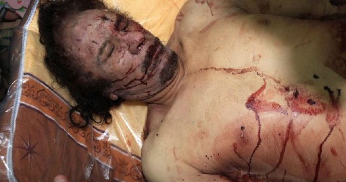 Працюючим в Лівії західним й арабським журналістам показали сьогодні убитого Муаммара Каддафі. / © AFP