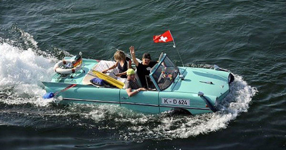 26-ий зліт власників автомобілів-амфібій на озері Невшатель у Швейцарії / © AFP