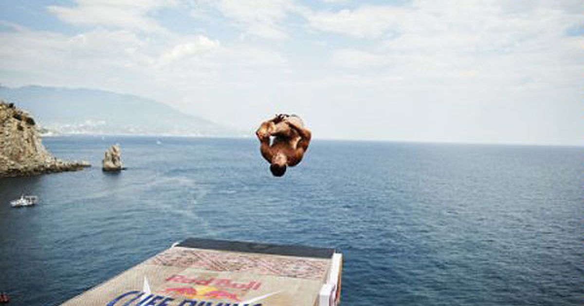 В Ялті вперше провели фінал престижної світової серії Red Bull Cliff Diving 2011. / © RedBullContentpool