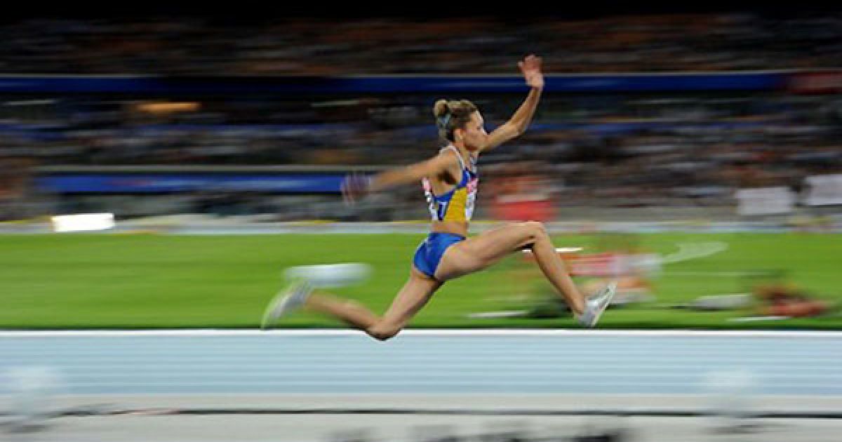 Ольга Саладуха принесла Україні перше "золото" на чемпіонаті світу з легкої атлетики в Тегу / © AFP