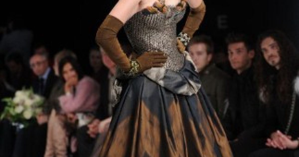 Ювілейний Mercedes-Benz Fashion Week Russia в Москві відкрив показ Слави Зайцева. / © AFP