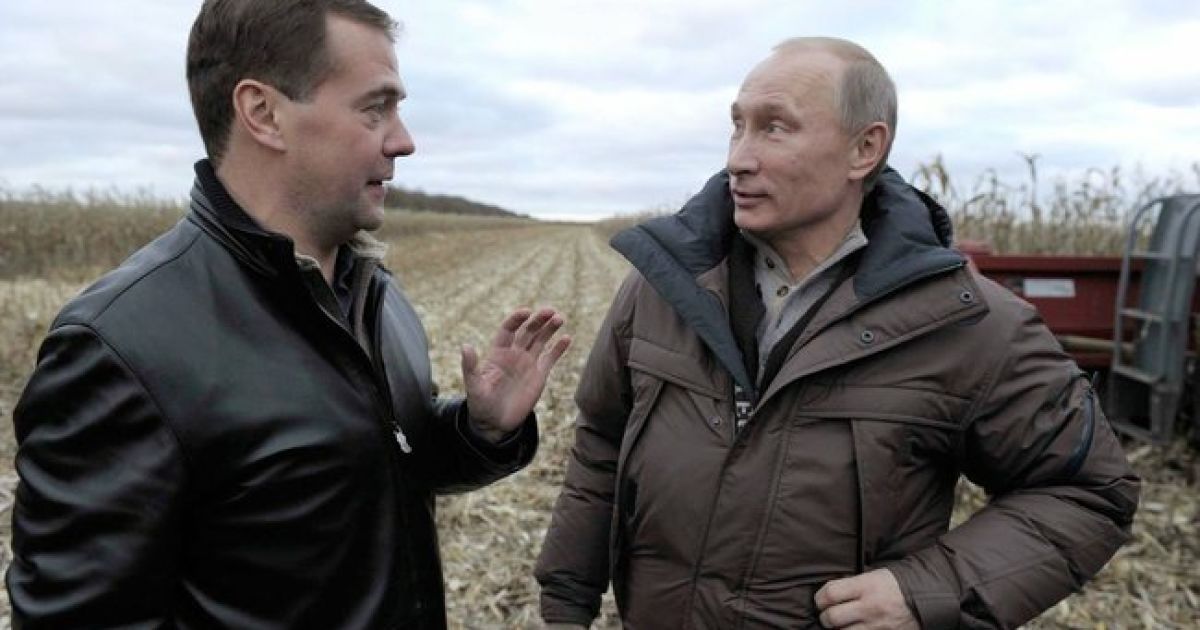 Путін і Медведєв на комбайнах зібрали по 6 тонн урожаю / © Сайт глави уряду Росії