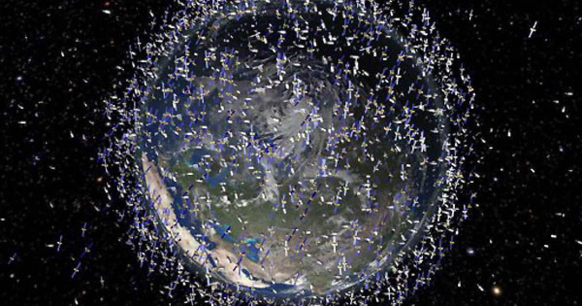Космос. Малюнок, випущений Європейським космічним агентством (ЄКА), показує шар сміття, яке обертається на навколоземній орбіті на висоті 2000 км над поверхнею Землі. Фото AFP/ЄКА / © AFP