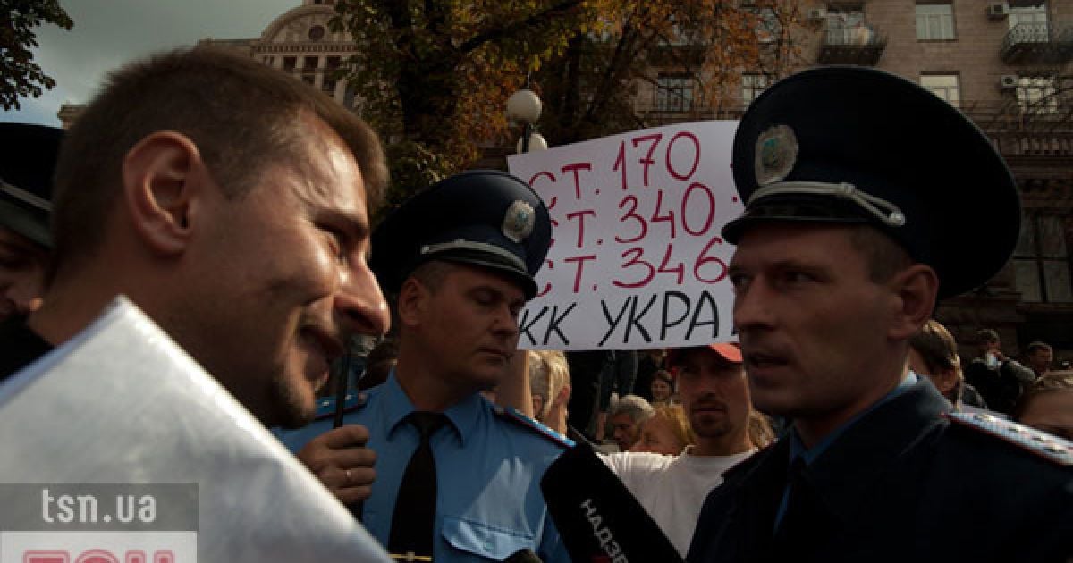 Спецназ силою не дав прихильникам Тимошенко встановити намети навпроти Печерського суду на Хрещатику.