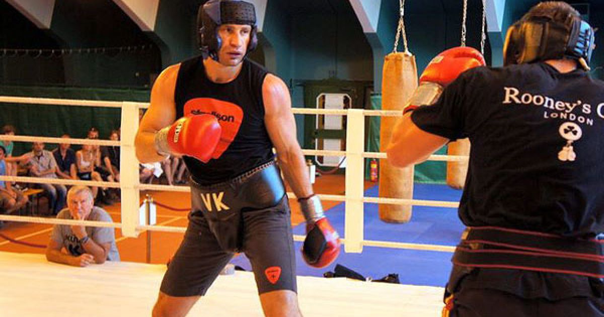 Чемпіон світу з боксу за версією WBC Віталій Кличко готується до бою з Томашом Адамеком, який відбудеться 10 вересня у Вроцлаві. / © Klitschko / Facebook