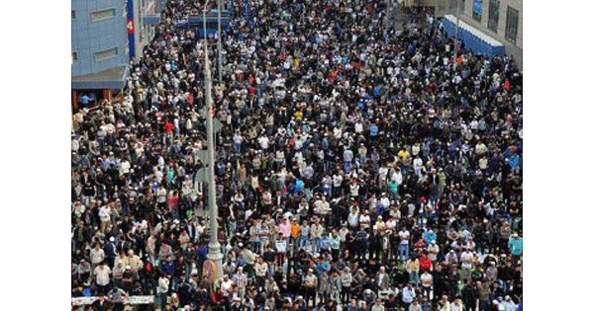 На свято Ураза-Байрам в Москві зібрались більше 50 тисяч мусульман / © AFP