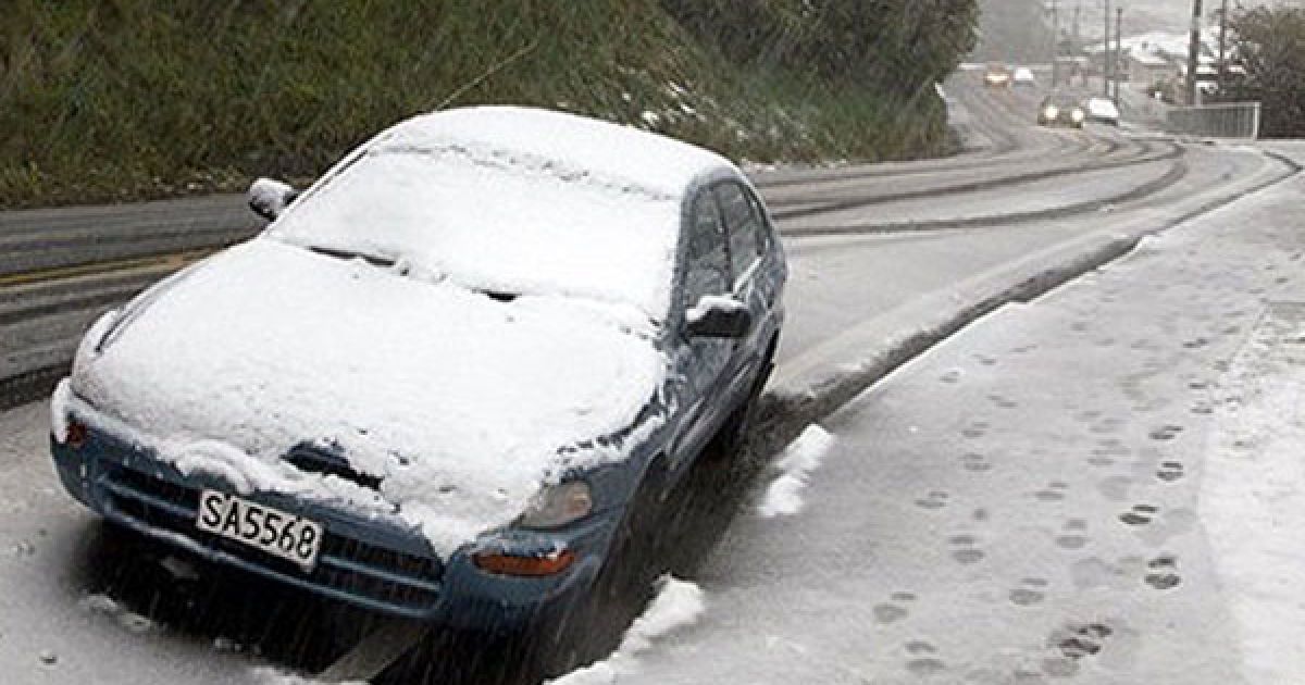 В даний час всі аварійно-рятувальні служби приведені в стан підвищеної готовності. / © AFP