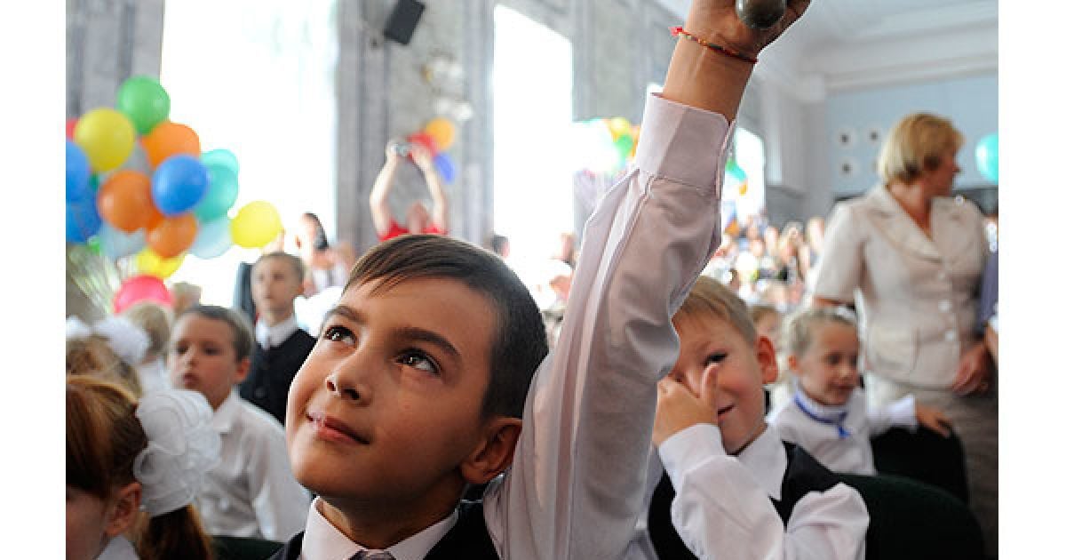 В перший день осені по всій Україні пролунали перші дзвоники, які сповістили про початок нового навчального року.