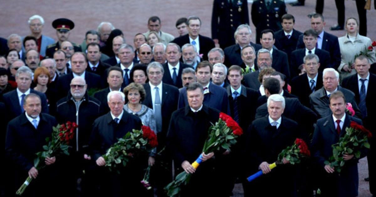 Церемонія покладання квітів до пам&#039;ятника у заповіднику "Бабин Яр" у Києві. / © President.gov.ua