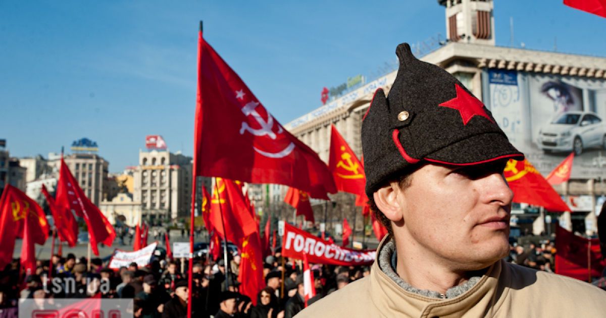 В Києві на святкуваннях з нагоди 94-ої річниці Жовтневої революції сталося кілька бійок між комуністами і "свободівцями".