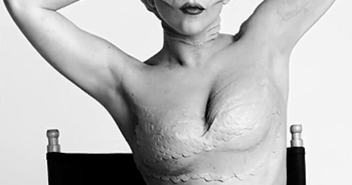 Епатажна співачка Lady Gaga постала у вигляді русалки для зйомок нового фешн-роліка.