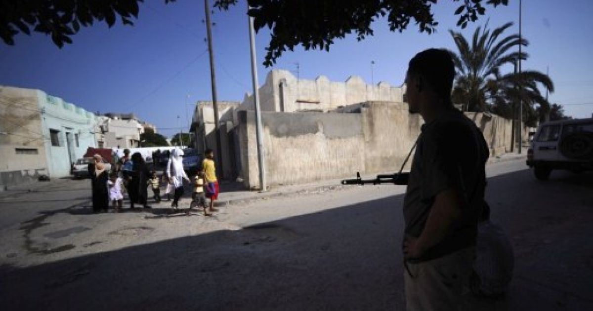 Наступ лівійських повстанців на Тріполі: захоплено більшу частину лівійської столиці, центральну площу міста і державне телебачення. / © AFP