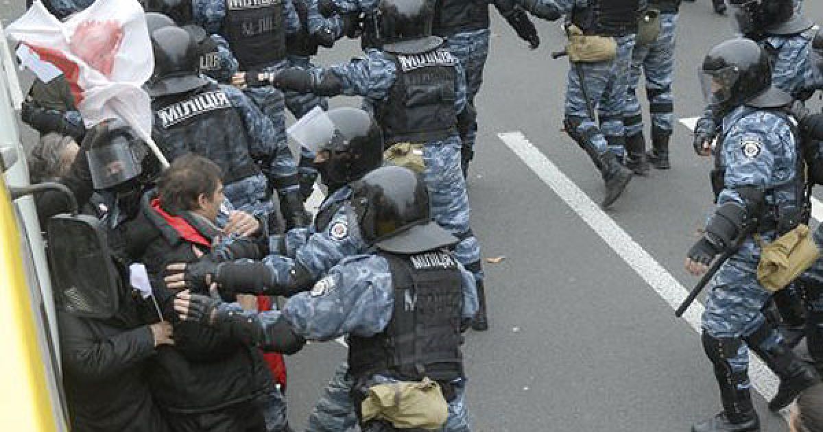 Сутички з "Беркутом" біля Печерського суду_15 / © УНІАН