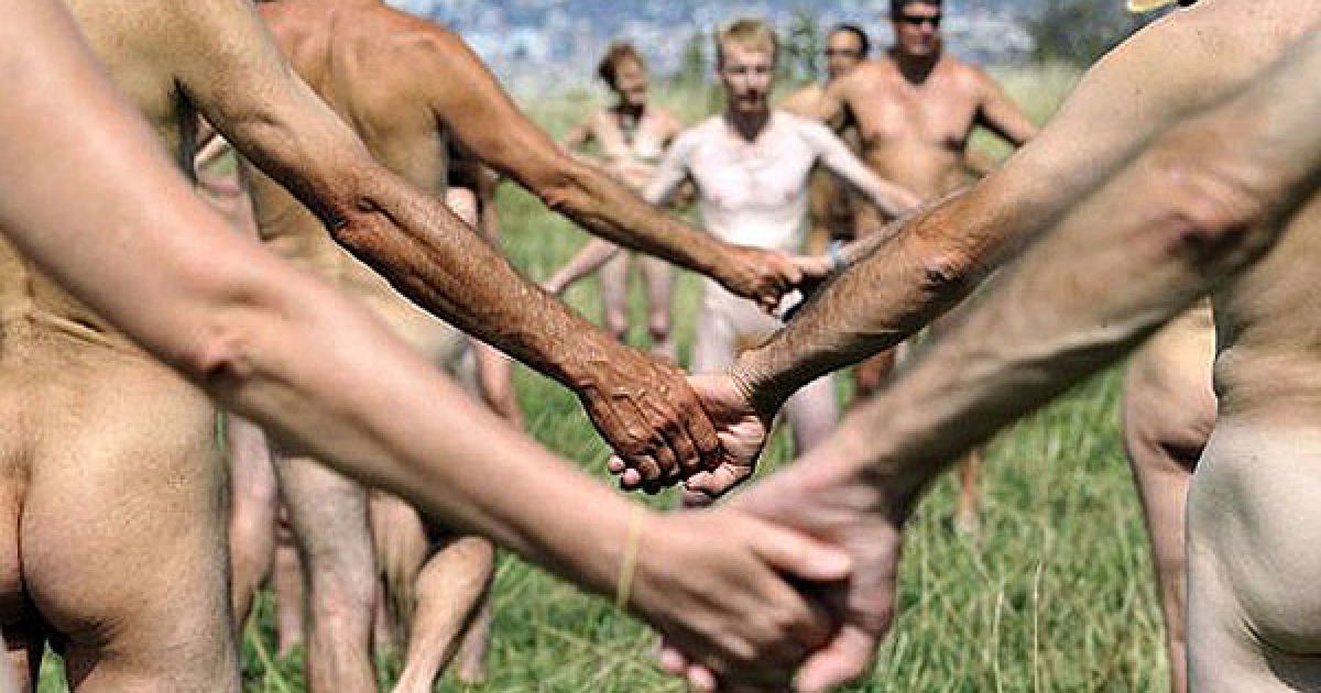 У Франції десятки людей взяли участь в оголеній акції протесту проти будівництва спіттєспалювального заводу / © AFP