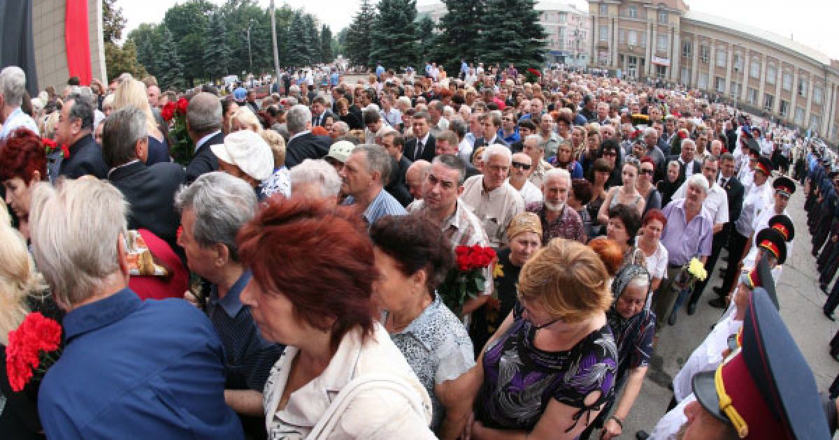 В Макіївці, в будівлі Театру юного глядача, відбулася громадянська панахида по прем&#039;єр-міністру Криму Василю Джарти / © Украинское Фото