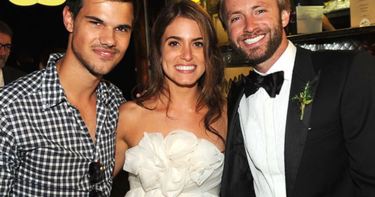 Журнал US Weekly опублікував фотографії з весілля Ніккі Рід і Пола Макдональда. / © usmagazine.com
