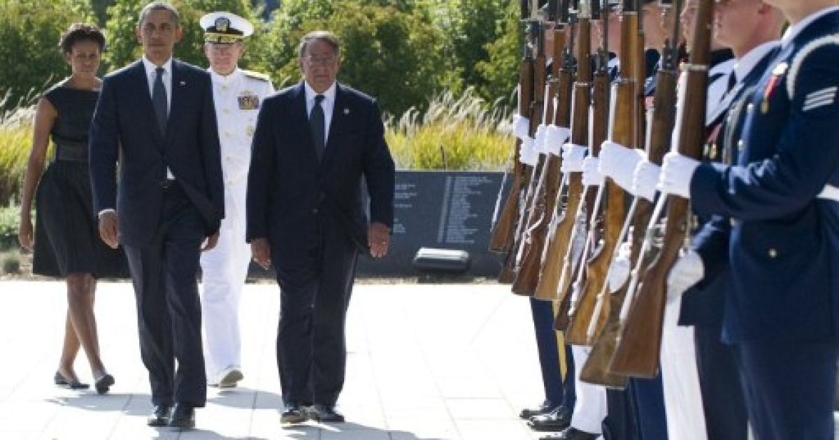 У США пройшли меморіальні церемонії, присвячені 10-й річниці терактів 9/11 у Нью-Йорку, Вашингтоні та Пенсільванії. / © AFP