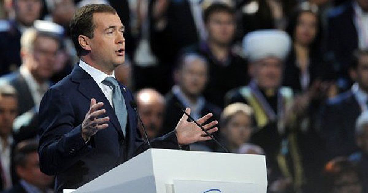 Президент РФ Дмитро Мєдвєдєв на з&#039;їзді партії "Єдина Росія" запропонував голові уряду Володимиру Путіну балотуватися в президенти на виборах 4 березня 2012 року. / © AFP