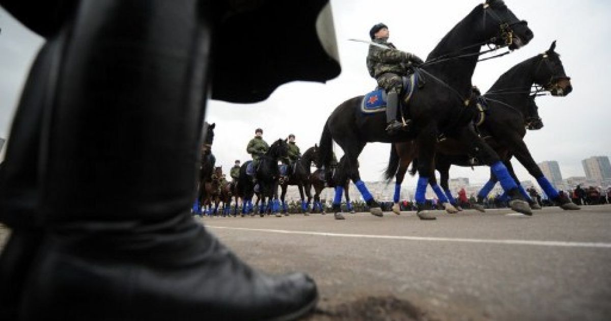 В Москві відбулась перша репетиція військового параду, який пройде 7 листопада на Красній площі. / © AFP