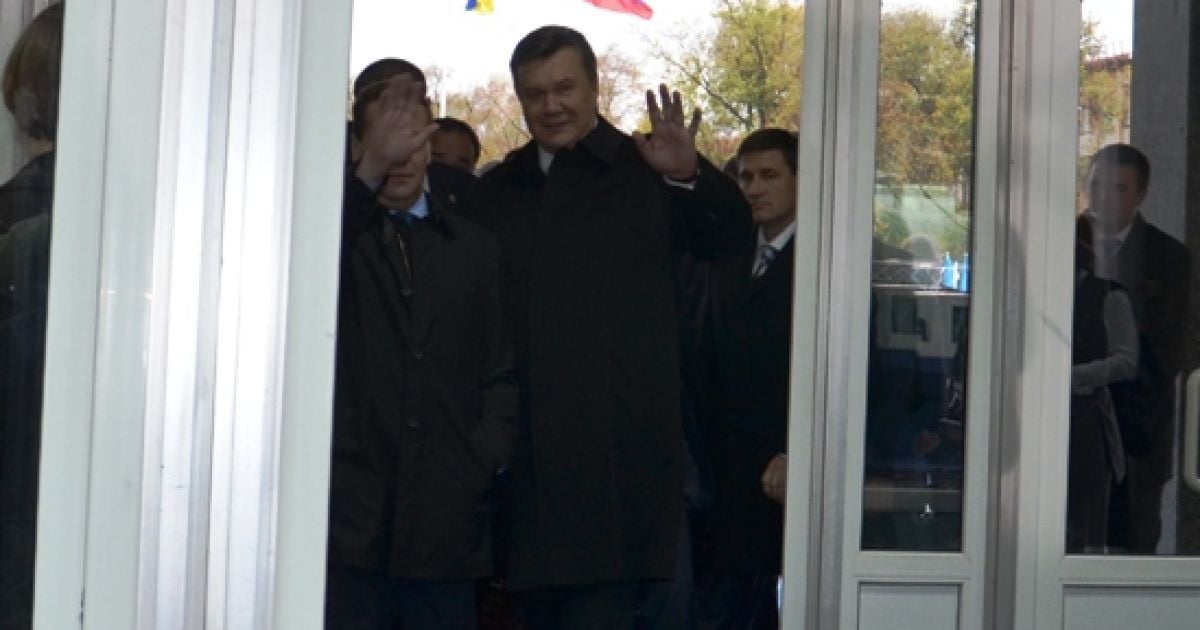 Віктор Янукович і Дмитро Медведєв прибули на форум / © Остров