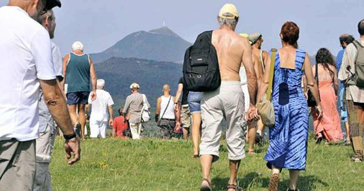 У Франції десятки людей взяли участь в оголеній акції протесту проти будівництва спіттєспалювального заводу / © AFP