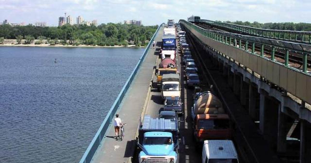 По Киеву распространяется информация о перекрытии мостов