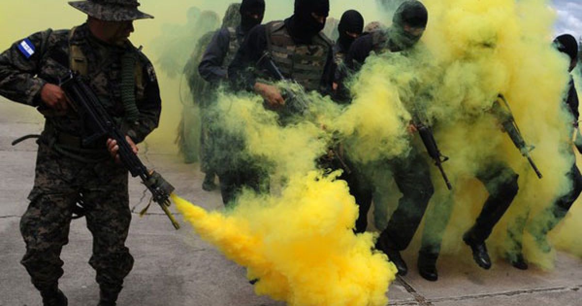 Гондурас, Тегусігальпа. Члени команди спеціального призначення армії Гондурасу беруть участь в урочистостях на честь Дня Солдата. / © AFP