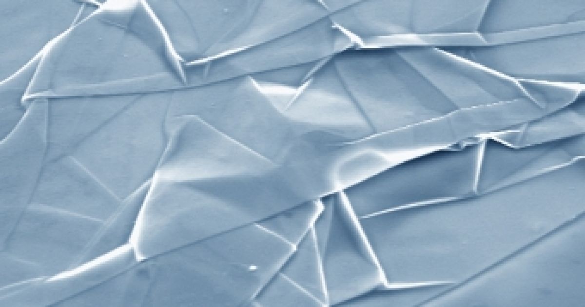Аркуш графена на мідній підкладці під електронним мікроскопом