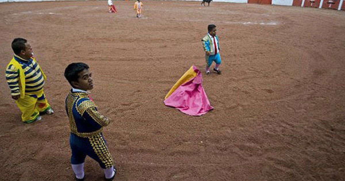 Родео-шоу від трупи карликів-матадорів у мексиканському місті Закатлан / © AFP