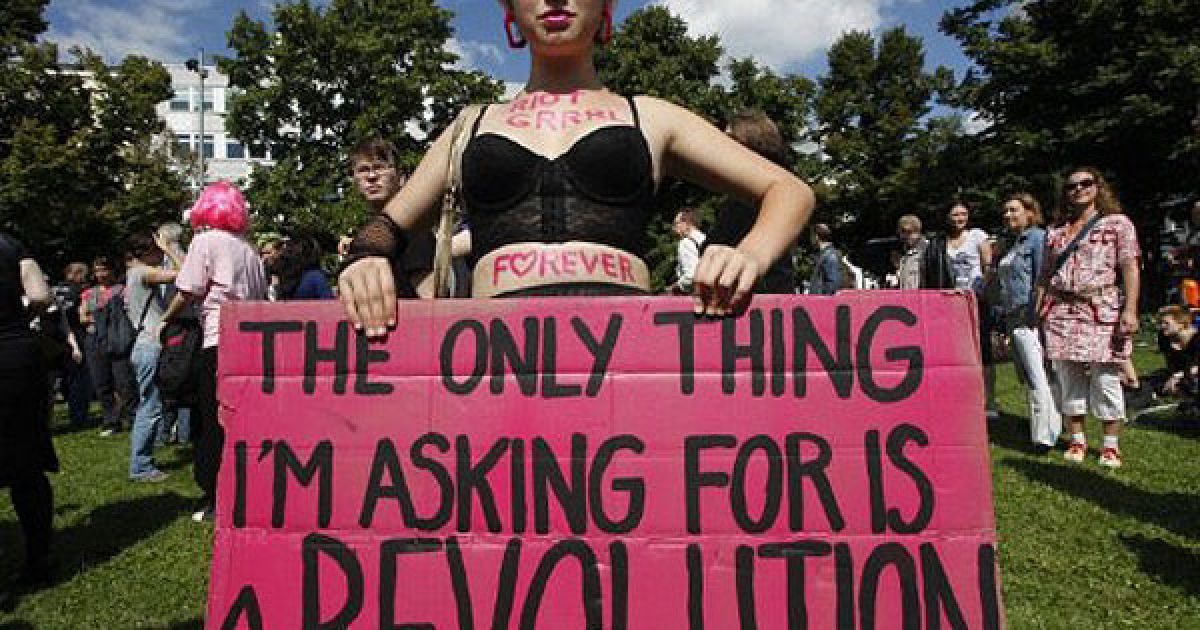 В Берліні (Німеччина) провели акцію протесту "Марш повій" ("Slutwalk"), під час якої десятки оголених жінок виступили проти сексуального насильства. / © AFP