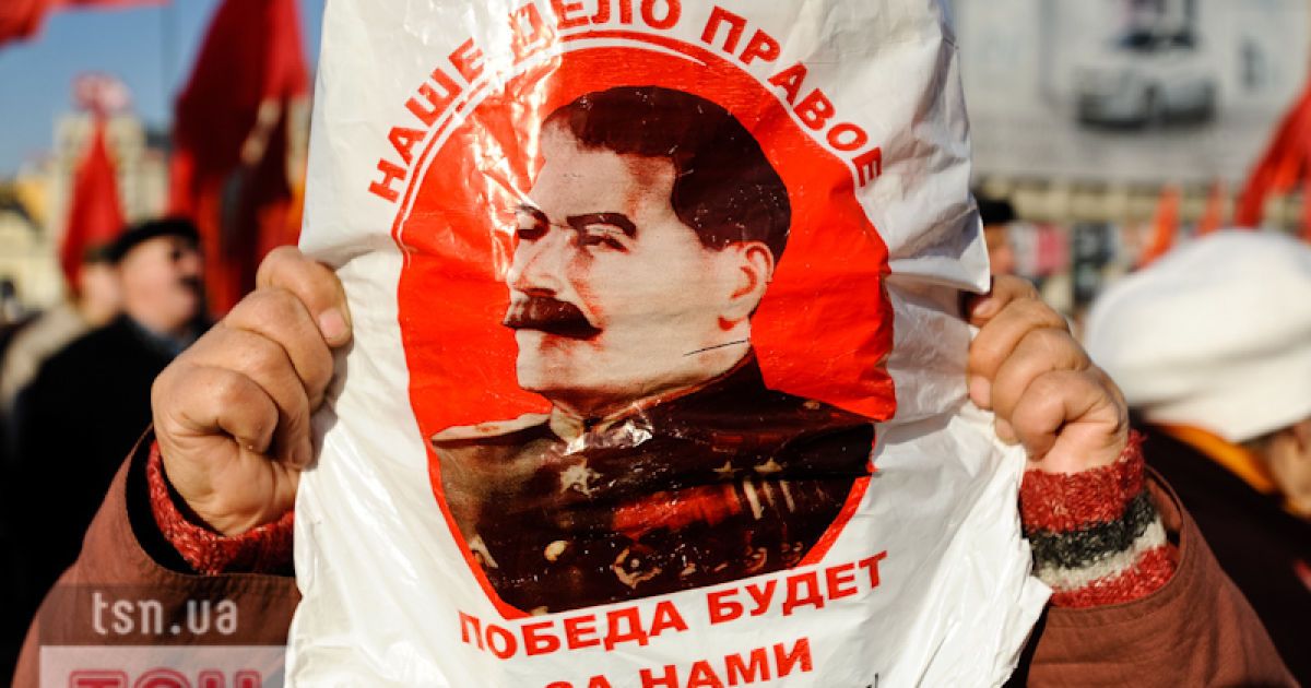 В Києві на святкуваннях з нагоди 94-ої річниці Жовтневої революції сталося кілька бійок між комуністами і "свободівцями".