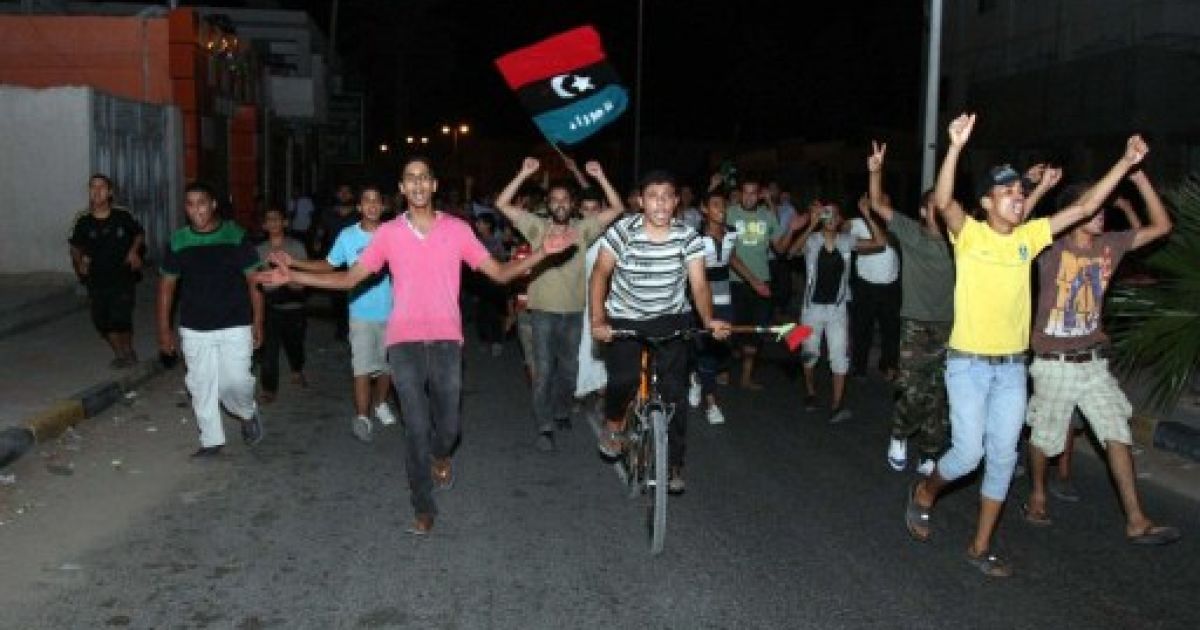 Наступ лівійських повстанців на Тріполі: захоплено більшу частину лівійської столиці, центральну площу міста і державне телебачення. / © AFP