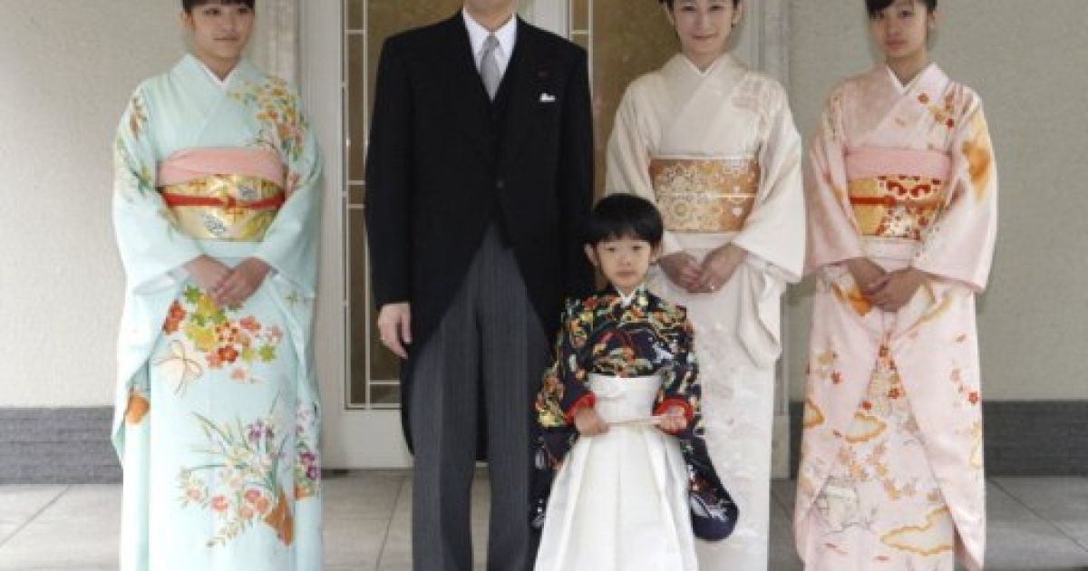 Імператорська родина привітала принца Хісахіто з "дорослішанням"