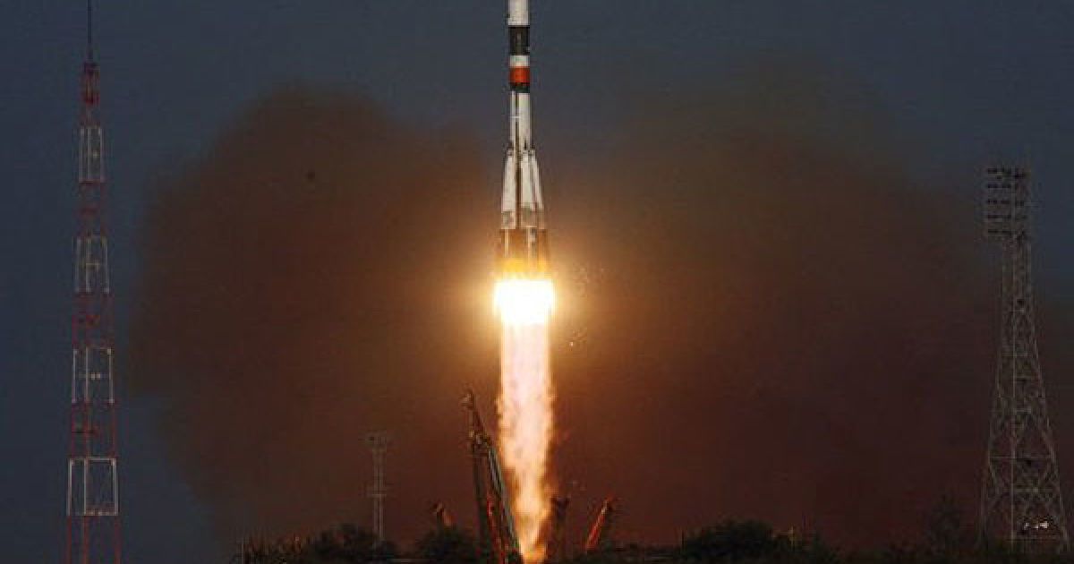 Казахстан, Байконур. Російська вантажна ракета "Прогрес-М-12М" відлітає до МКС зі стартового майданчика на космодромі Байконур. Незабаром після старту безпілотна ракета, що перевозила кілька тонн матеріалів для міжнародного екіпажу, врізалась в Землю. / © AFP