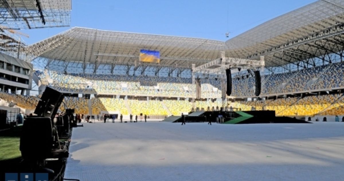 Президент проінспектував стадіон, запевнив що свято відбудеться і завершив свою робочу поїздку до Львова. / © zik.com.ua