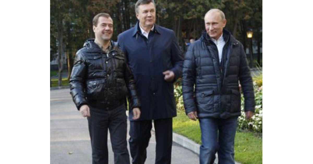 Переговори президента України Віктора Януковича із президентом РФ Дмитром Мєдвєдєвим і прем&#039;єром Володимиром Путіним пройшли у неформальній обстановці в підмосковній резиденції Завидово. / © AFP