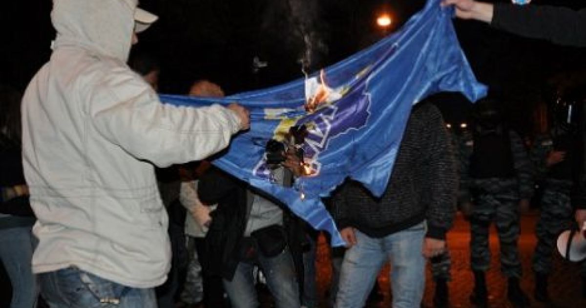 Палити прапори регіоналів непатріотично