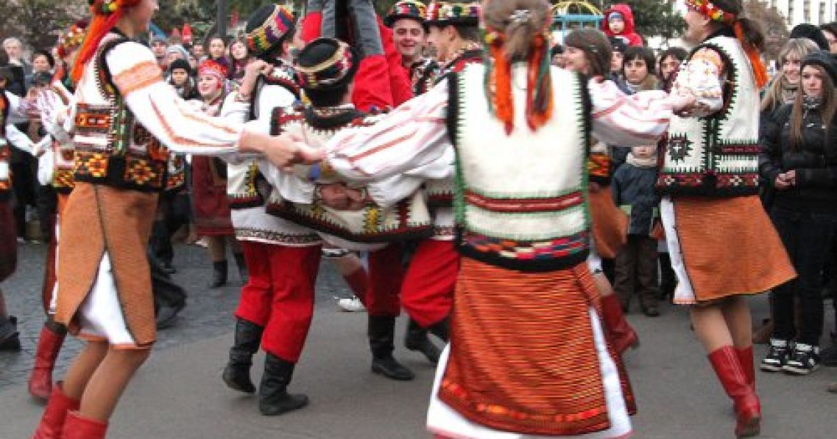 У Коломиї встановили новий рекорд України з масового виконання "коломийки" / © УНІАН