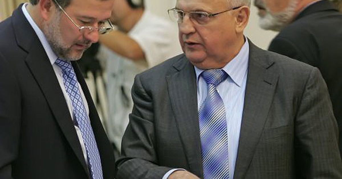 Міністр регіонального розвитку, будівництва і ЖКГ Анатолій Близнюк та міністр надзвичайних ситуацій Віктор Балога / © УНІАН