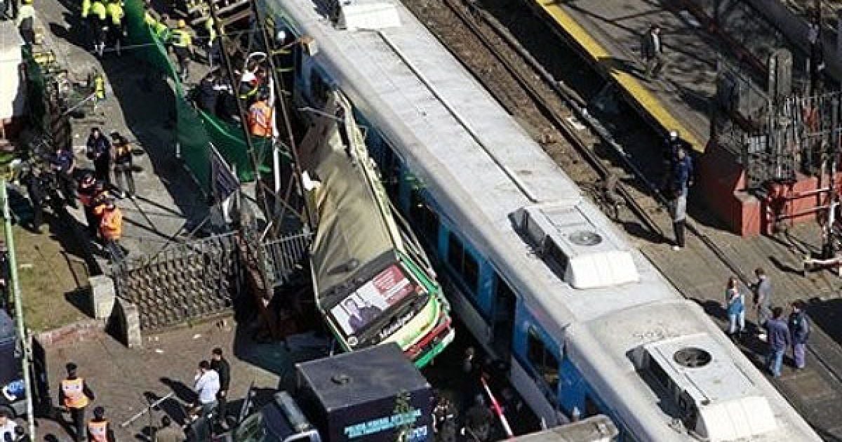 У зіткненні двох потягів і автобуса в Буенос-Айресі загинули більше 10 людей, більше 200 - отримали поранення / © daylife.com