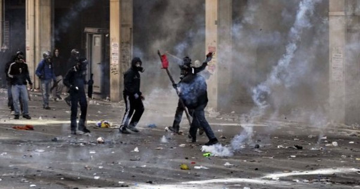 В Афінах сплахнули сутички між владою і мітингувальниками / © AFP
