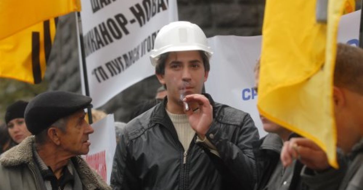 Шахтарі з Луганської області провели в Києві акцію протесту проти свавілля "вугільної мафії" / © УНІАН