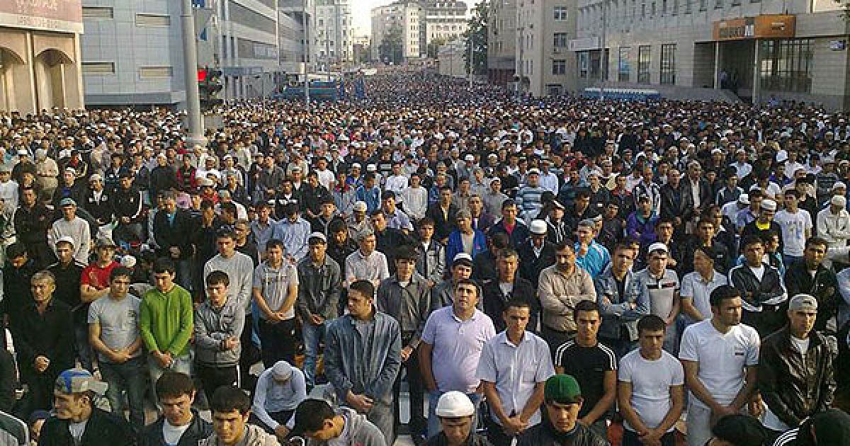 На свято Ураза-Байрам в Москві зібрались більше 50 тисяч мусульман / © Эхо Москвы